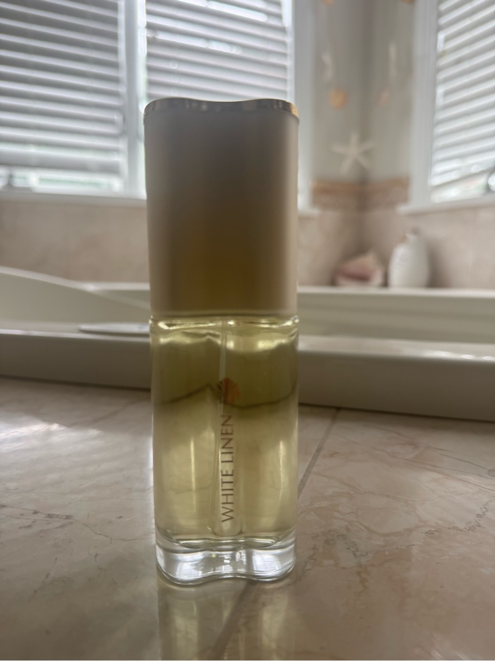 White Linen Eau de Parfum - Light Yellow Bottle